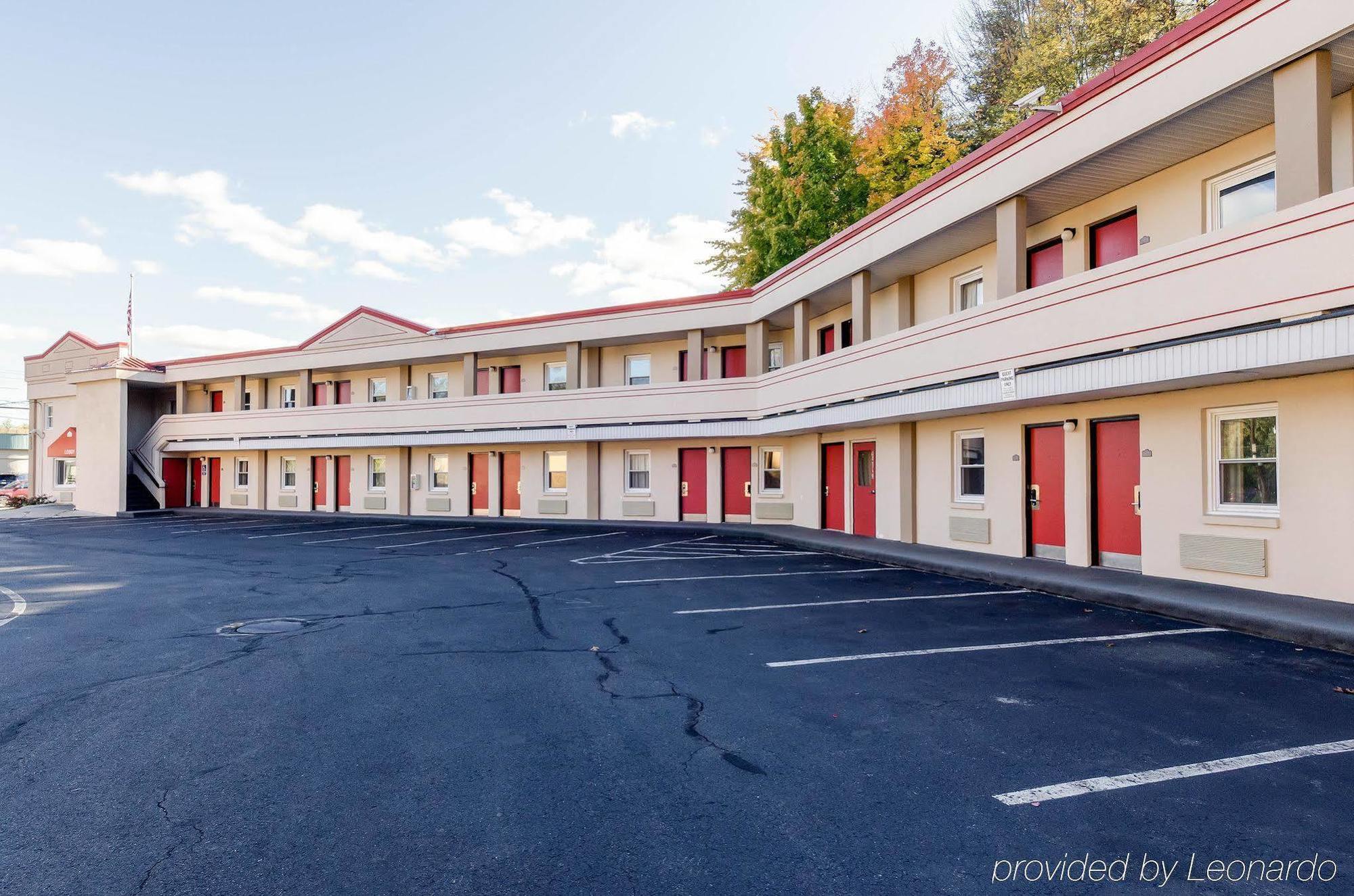 Econo Lodge West Springfield Buitenkant foto